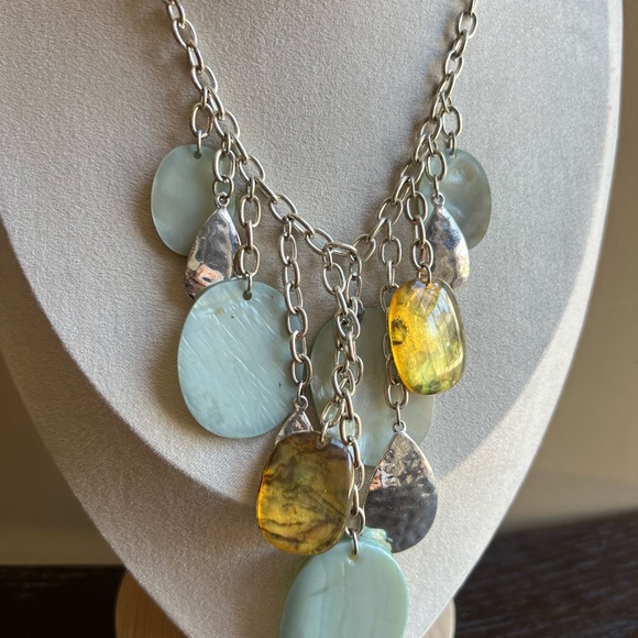 Elegant Silver and Blue Pendant Necklace - Picture 4 of 4